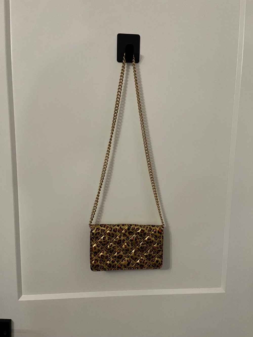 JACOBS by Marc Jacobs Leopard Clutch with Gold Chain - Picture 3 of 7